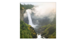 Glasbild Misty Waterfall 30 x 30 cm. Glasbild mit dem Thema - Wasserfall.