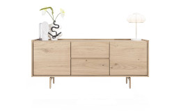 Sideboard Valgard in der Farbe Natur mit Deko 