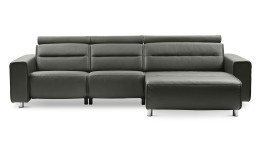 Stressless Sofa Emily mit zwei Sitzen und einem Longseat in grün