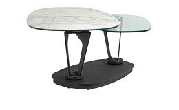 Couchtisch MONDO Varium mit einer Glas-Keramik Tischplatte in Marmoroptik Weiß und einer Klarglas Tischplatte und einem schwarzem Metallgetsell.