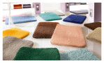 Hier sind einige Farben der Badteppich Reihe Relax zusehen. Folgende Farben zum Beispiel: Grau, Grün, Antlantikblau, Gelb und Champagner. 
