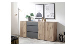 Sideboard Nancy, in der Farbausführung Viking Oak mit grau, in einem Raum stehend mit Deko, Schrägansicht
