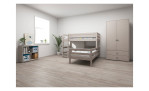 Mittelhohes Kombibett bestehend aus einem mittelhohen Bett und darunter einem Einzelbett in grau im Kinderzimmer.