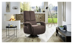 Komfort-Relaxsessel plano|FORM Swing Chair im Bezugsstoff Platin und einem Drehteller in Edelstahl. Auf einem dekorierten Hintergrund.