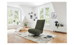 Basis-Relaxliege Rom, in der Farbausführung Khaki, mit der Relaxfunktion, in einem Raum stehend, Front- Schrägansicht