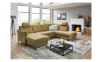 Ecksofa plano|FORM Lirio in der Farbe Gelb in einem Raum stehend