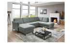 Basis-Ecksofa plano|FORM Lirio in der Farbausführung Steel in einem Raum stehend
