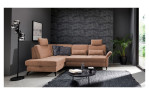 Komfort-Ecksofa Westminster, in der Farbausführung Kupfer, in einem Raum stehend