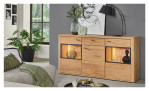 Basis-Sideboard Valencia in Asteiche Bianco Lamelle aus Massivholz und Furnier Auf einem dekorierten hintergrund