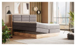 Boxspringbett VALMONDO Incana in einem Stoffbezug in Taupe und einem Sichtholzrahmen in Eiche. Mit geöffneten bettaksten