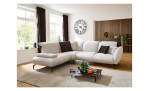Basis-Ecksofa vito Bevy, in der Farbausführung Beige, in einem Raum stehend