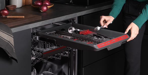 AEG Geschirrspüler mit MaxiFlex Besteckschublade, AirDry-Technologie, LED-Display, QuickSelect Slider, AutoOff-Abschaltautomatik, sieben Spülprogrammen, XtraPower-Option und leisem Inverter Motor