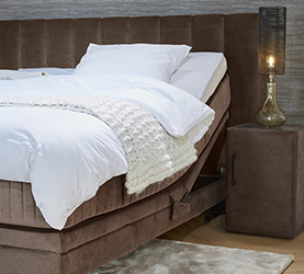 Boxspringbett Chandon Elektro in Maldiv Coffee von Serta