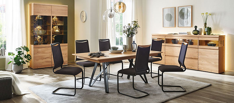 Venjakob Esszimmer mit Sideboard V-Plus 3000, Esstisch ET116 Ron und Schwingstuhl Lilli Plus in Carbonbraun
